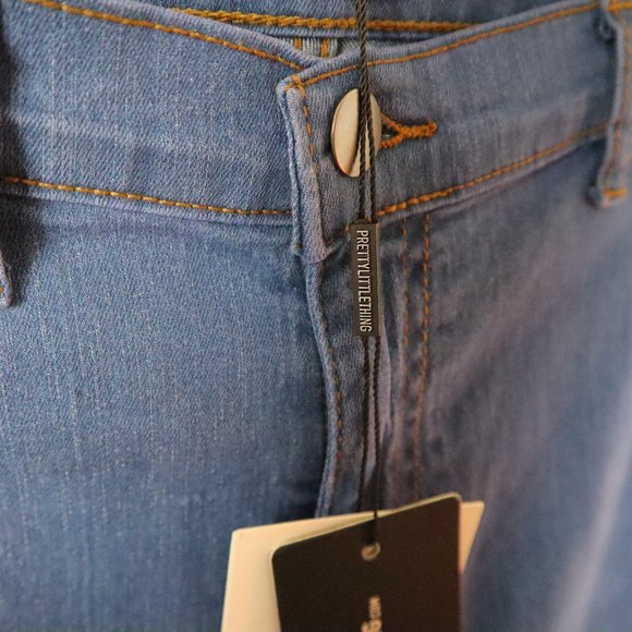 3 for 25! 🌻PrettyLittleThing- NWT Mid-Wash Skinny Jeans🌻 - Picture 3 of 7